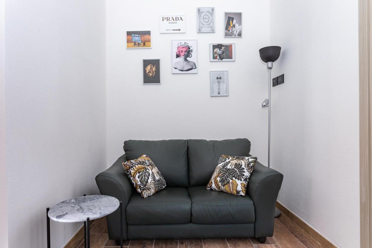 Living G Room Каляри Екстериор снимка