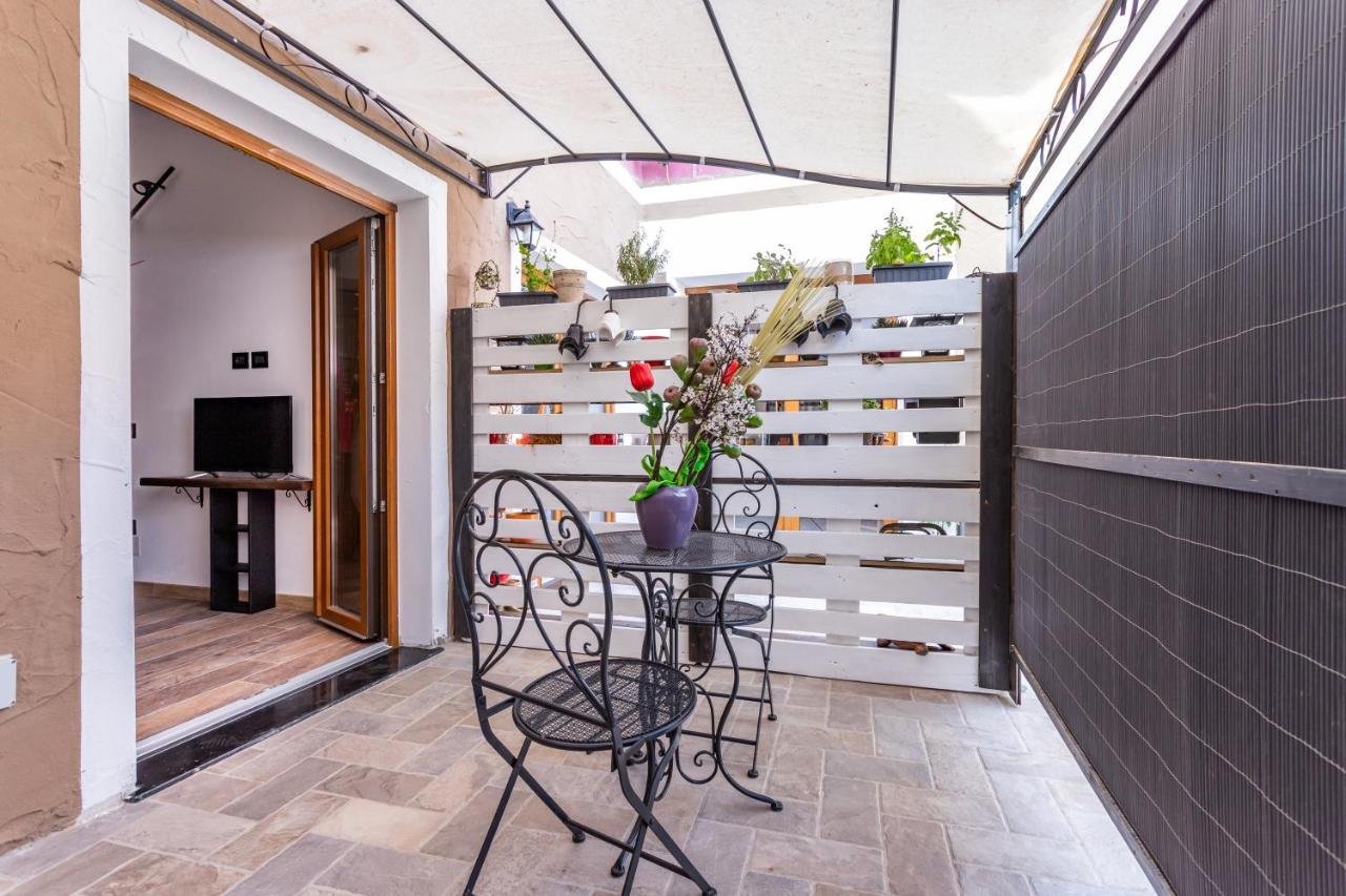 Living G Room Каляри Екстериор снимка