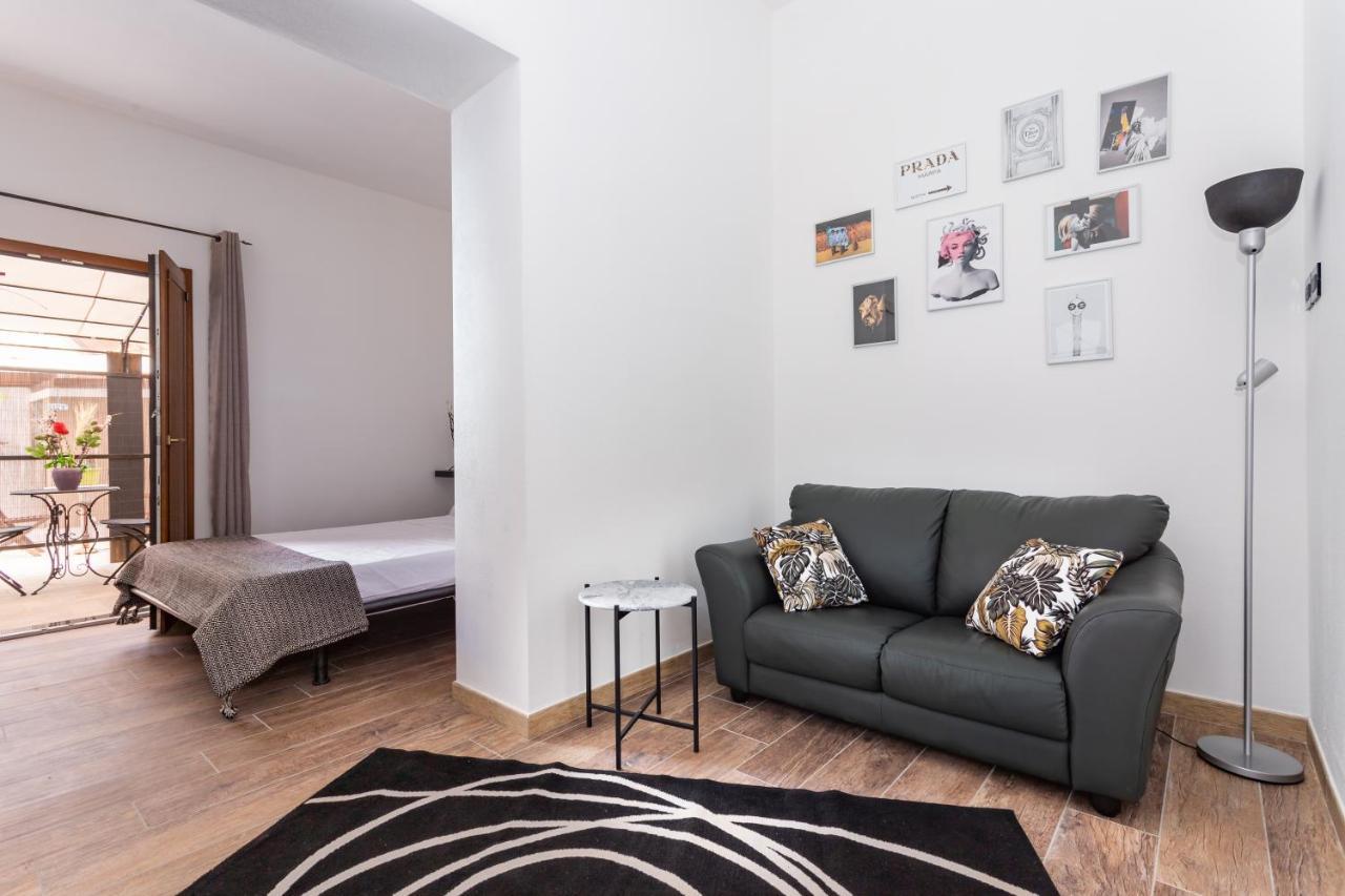 Living G Room Каляри Екстериор снимка
